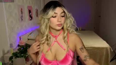 Snapshot of emily_tyler19 chatting on 06/18/26, 08:14 Emily online show from 06/18/26, 08:14
