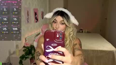 Snapshot of emily_tyler19 chatting on 06/20/26, 08:06 Emily online show from 06/20/26, 08:06