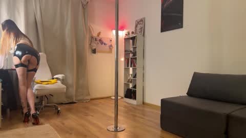 Lia online show from 03/23/26, 08:24