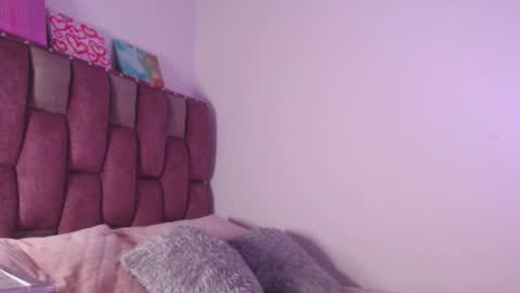 Snapshot of emily_w2 chatting on 01/06/26, 03:43 emily_w2 online show from 01/06/26, 03:43