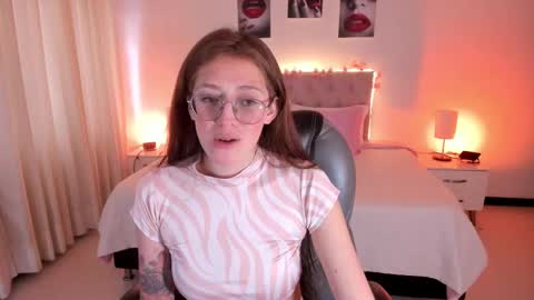 emily_warren__ online show from 10/07/25, 07:22