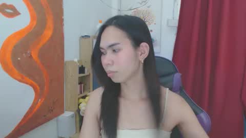 emily_xo143 online show from 04/10/26, 09:58