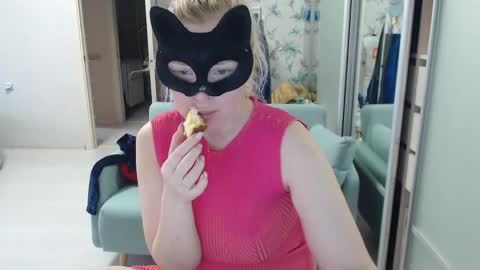 Emily online show from 04/28/26, 09:36