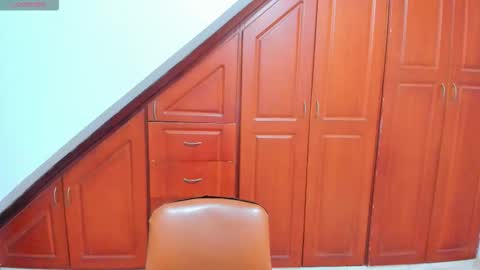 Snapshot of emily_zc1 chatting on 10/20/25, 07:58 EMILY online show from 10/20/25, 07:58