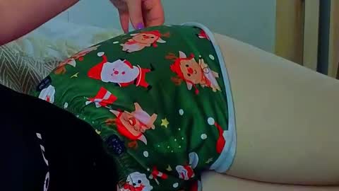 Snapshot of emilyart_ chatting on 12/02/24, 09:06 artist Emily online show from 12/02/24, 09:06