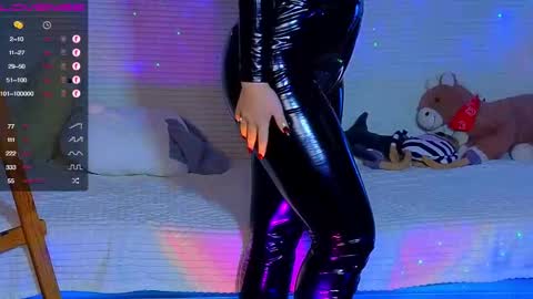 Snapshot of emilyart_ chatting on 02/01/25, 09:40 artist Emily online show from 02/01/25, 09:40