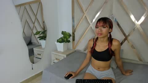 emilyasm online show from 11/25/25, 10:10