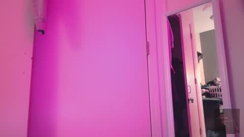 Emily Beach online show from 10/31/25, 02:12