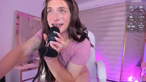 Snapshot of emilybeear chatting on 01/18/26, 09:02 EMILY RAFFS online show from 01/18/26, 09:02