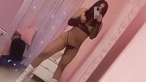 Snapshot of emilybta chatting on 12/24/24, 10:44  EMILY  online show from 12/24/24, 10:44