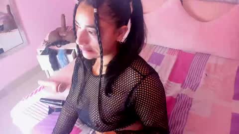 Snapshot of emilybta chatting on 01/05/25, 04:04  EMILY  online show from 01/05/25, 04:04