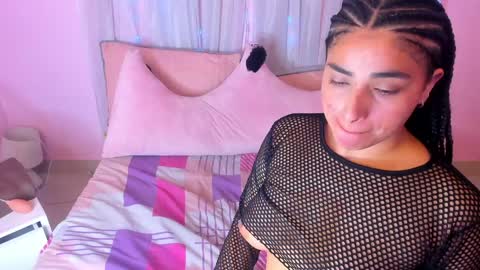 Snapshot of emilybta chatting on 01/19/25, 04:01  EMILY  online show from 01/19/25, 04:01