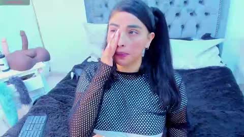 Snapshot of emilybta chatting on 02/14/25, 05:30  EMILY  online show from 02/14/25, 05:30