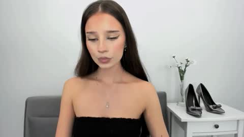 Snapshot of emilycharming chatting on 10/30/25, 09:15 EmilyCharming online show from 10/30/25, 09:15