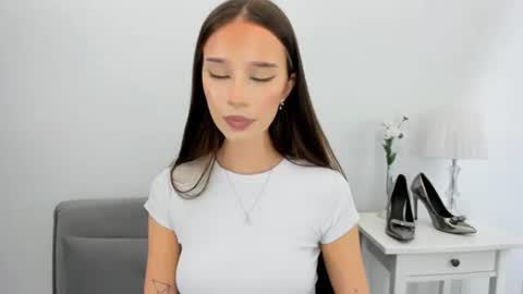 Snapshot of emilycharming chatting on 11/26/25, 09:16 EmilyCharming online show from 11/26/25, 09:16