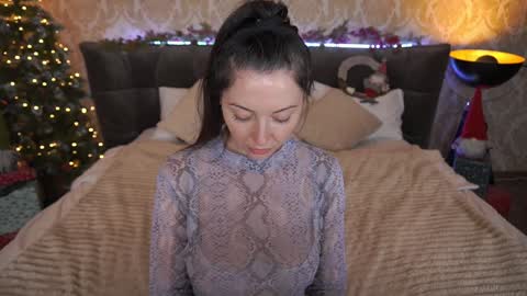 Snapshot of emilyhalls chatting on 12/25/24, 05:05 Emily online show from 12/25/24, 05:05