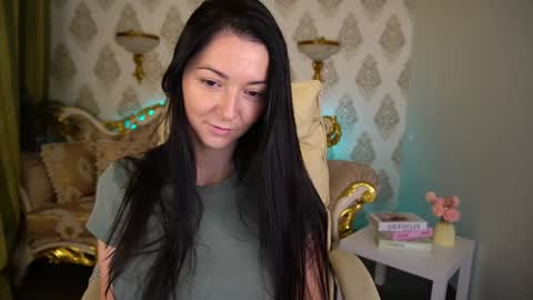 Snapshot of emilyhalls chatting on 01/18/25, 02:12 Emily online show from 01/18/25, 02:12