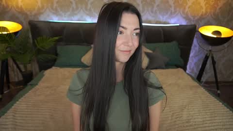 Snapshot of emilyhalls chatting on 02/04/25, 09:49 Emily online show from 02/04/25, 09:49