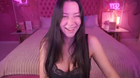 Snapshot of emilyhalls chatting on 10/22/25, 07:08 Emily online show from 10/22/25, 07:08