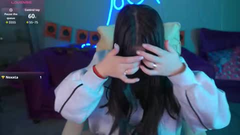 Snapshot of emilyhalls chatting on 10/31/25, 08:04 Emily online show from 10/31/25, 08:04