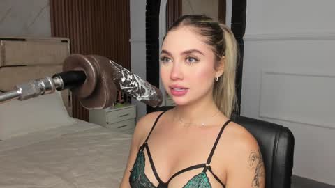 Emily Hendrix online show from 01/30/25, 07:26