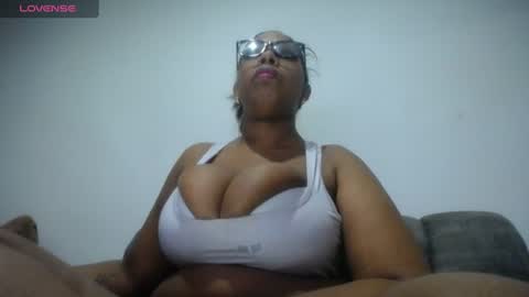 Snapshot of emilyhines__ chatting on 07/10/26, 09:17 Emilyhines online show from 07/10/26, 09:17