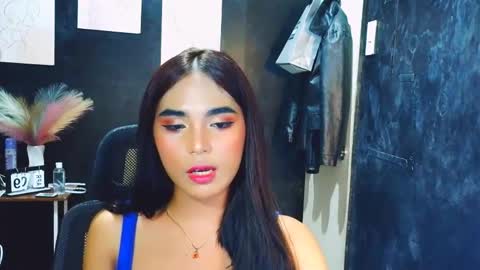 Snapshot of emilyhotasian chatting on 04/10/26, 09:25 emilyhotasian online show from 04/10/26, 09:25