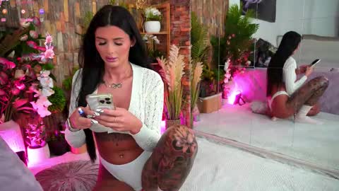 Snapshot of emilyhudsson chatting on 09/09/25, 05:34 Emily  online show from 09/09/25, 05:34