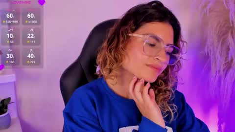 Snapshot of emilyjonesss_ chatting on 06/04/26, 04:18 Emilyjonnes online show from 06/04/26, 04:18