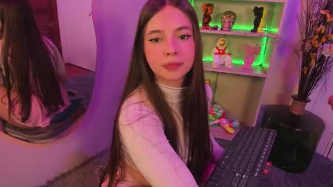 Snapshot of emilykarterr chatting on 12/01/24, 07:36 VALEEEN online show from 12/01/24, 07:36