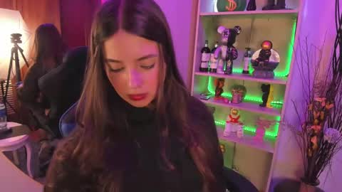 Snapshot of emilykarterr chatting on 12/04/24, 04:05 VALEEEN online show from 12/04/24, 04:05