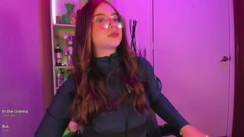 Snapshot of emilykarterr chatting on 12/27/24, 04:10 VALEEEN online show from 12/27/24, 04:10