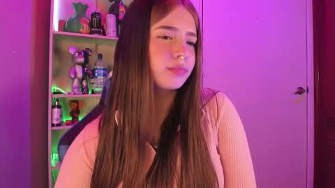 Snapshot of emilykarterr chatting on 12/30/24, 02:08 VALEEEN online show from 12/30/24, 02:08