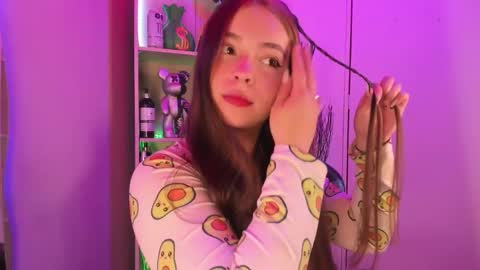 Snapshot of emilykarterr chatting on 01/17/25, 03:53 VALEEEN online show from 01/17/25, 03:53