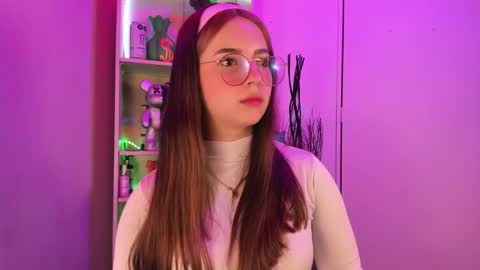 Snapshot of emilykarterr chatting on 01/23/25, 03:54 VALEEEN online show from 01/23/25, 03:54