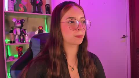 Snapshot of emilykarterr chatting on 01/24/25, 03:55 VALEEEN online show from 01/24/25, 03:55