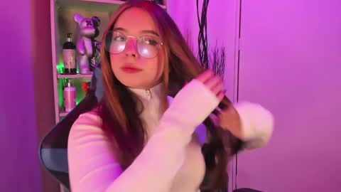 Snapshot of emilykarterr chatting on 02/01/25, 03:50 VALEEEN online show from 02/01/25, 03:50