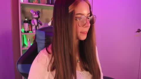 Snapshot of emilykarterr chatting on 02/07/25, 03:52 VALEEEN online show from 02/07/25, 03:52