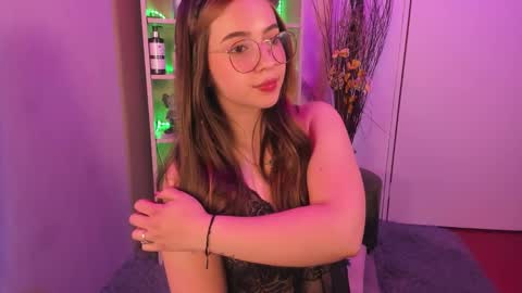 Snapshot of emilykarterr chatting on 02/12/25, 07:02 VALEEEN online show from 02/12/25, 07:02