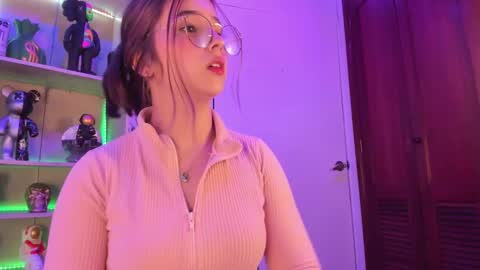 Snapshot of emilykarterr chatting on 03/01/25, 08:21 VALEEEN online show from 03/01/25, 08:21