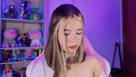 Snapshot of emilykarterr chatting on 09/18/25, 04:31 VALEEEN online show from 09/18/25, 04:31