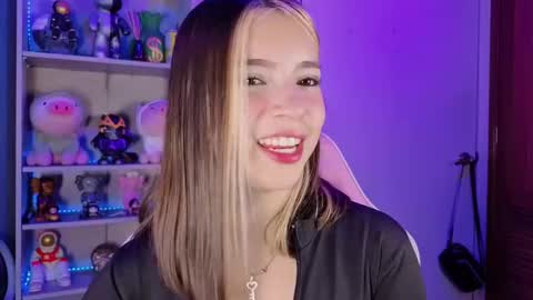 Snapshot of emilykarterr chatting on 10/02/25, 04:25 VALEEEN online show from 10/02/25, 04:25