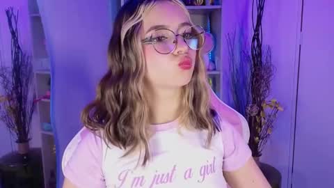 Snapshot of emilykarterr chatting on 10/23/25, 04:50 VALEEEN online show from 10/23/25, 04:50