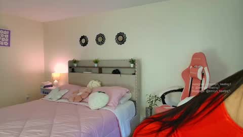 Snapshot of emilyn_keatting chatting on 03/08/25, 02:01 Em online show from 03/08/25, 02:01