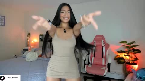 Snapshot of emilyn_keatting chatting on 09/14/25, 02:44 Em online show from 09/14/25, 02:44