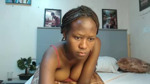 Emilly online show from 02/01/25, 03:41