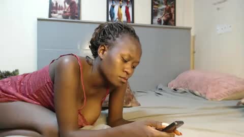 Emilly online show from 03/02/25, 12:09