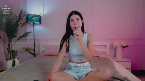 Snapshot of emilyramsey chatting on 07/05/26, 01:29 Emily online show from 07/05/26, 01:29