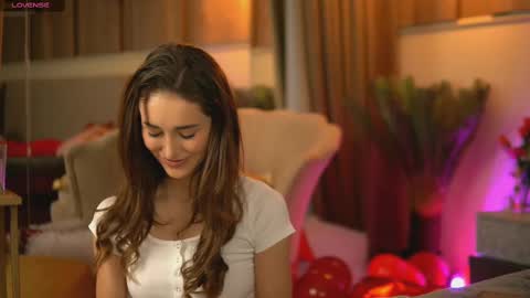 Snapshot of emilyraymont chatting on 03/04/25, 10:05 Emily online show from 03/04/25, 10:05