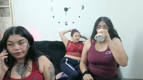 Snapshot of emilyriskhot chatting on 05/08/26, 04:01 emily friends online show from 05/08/26, 04:01